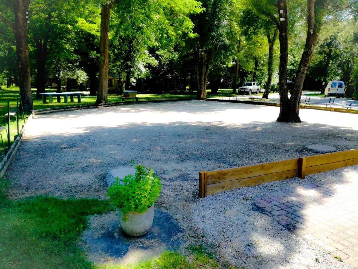 Camping Du Lion Bourg-Saint-Andéol Exterior foto